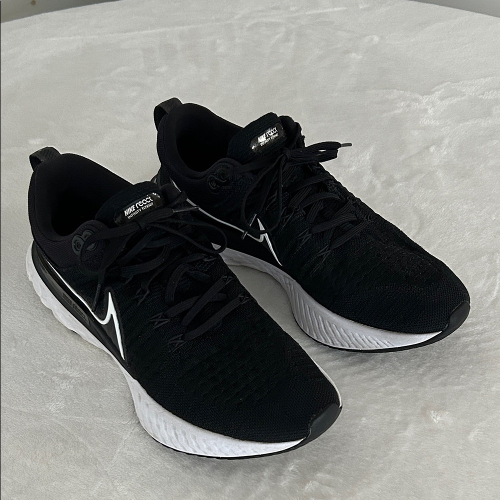 Nike React Women's Black and White Running Sneakers. Size 11. - Picture 1 of 10